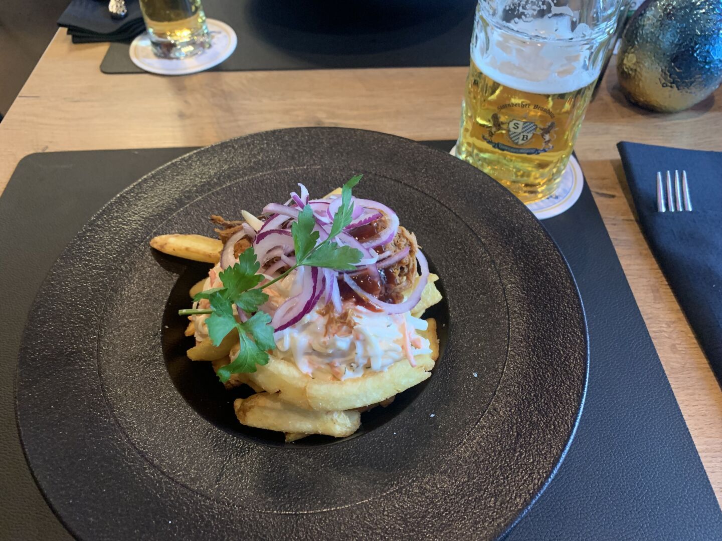 Fries with pulled pork topping