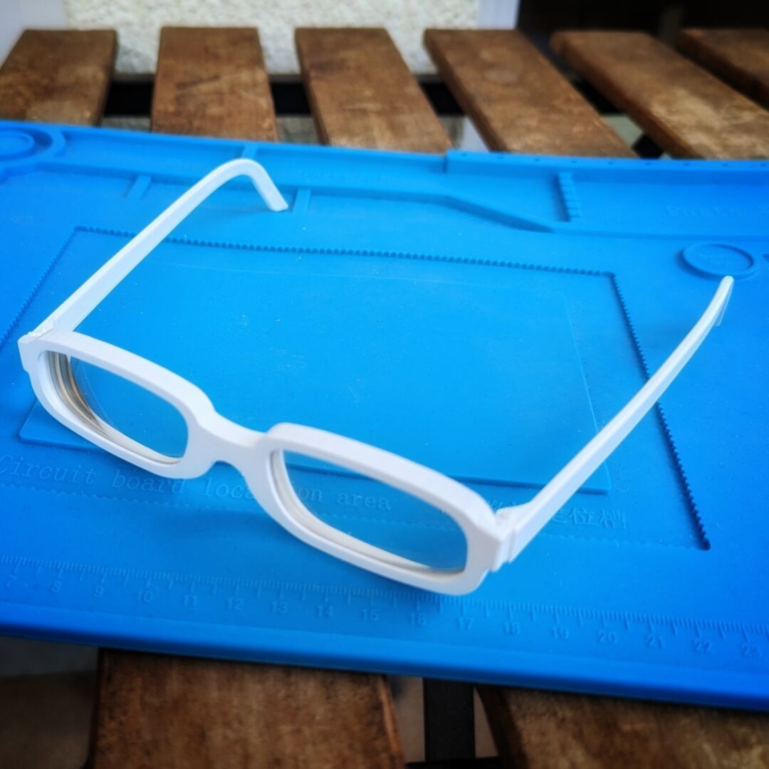 3D-gedrucktes weißes Brillengestell