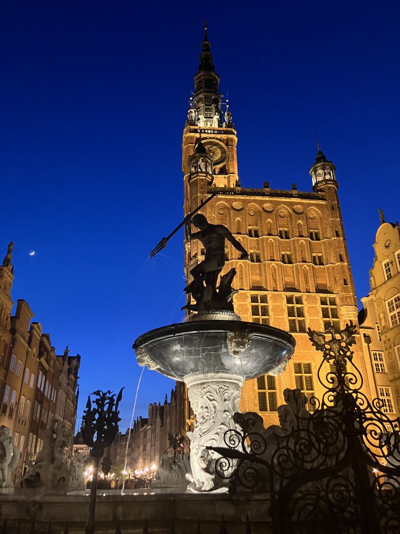 Neptune's Fountain in Gdańsk at night