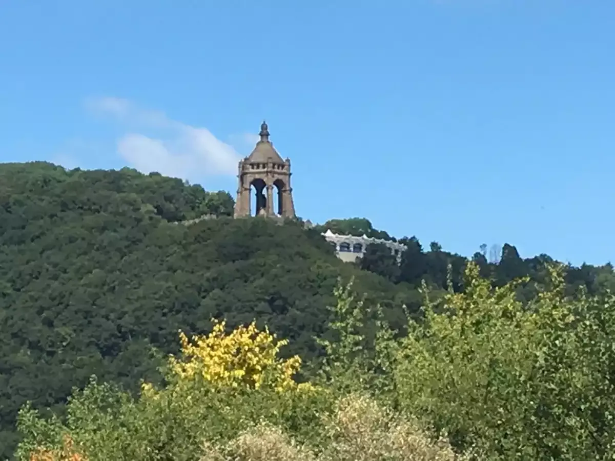 Kaiser-Wilhelm-Denkmal aus der Ferne